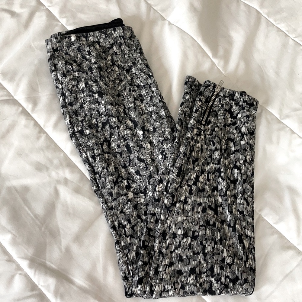 Lysee silky soft leggings size small